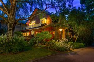 207 N PARK DR