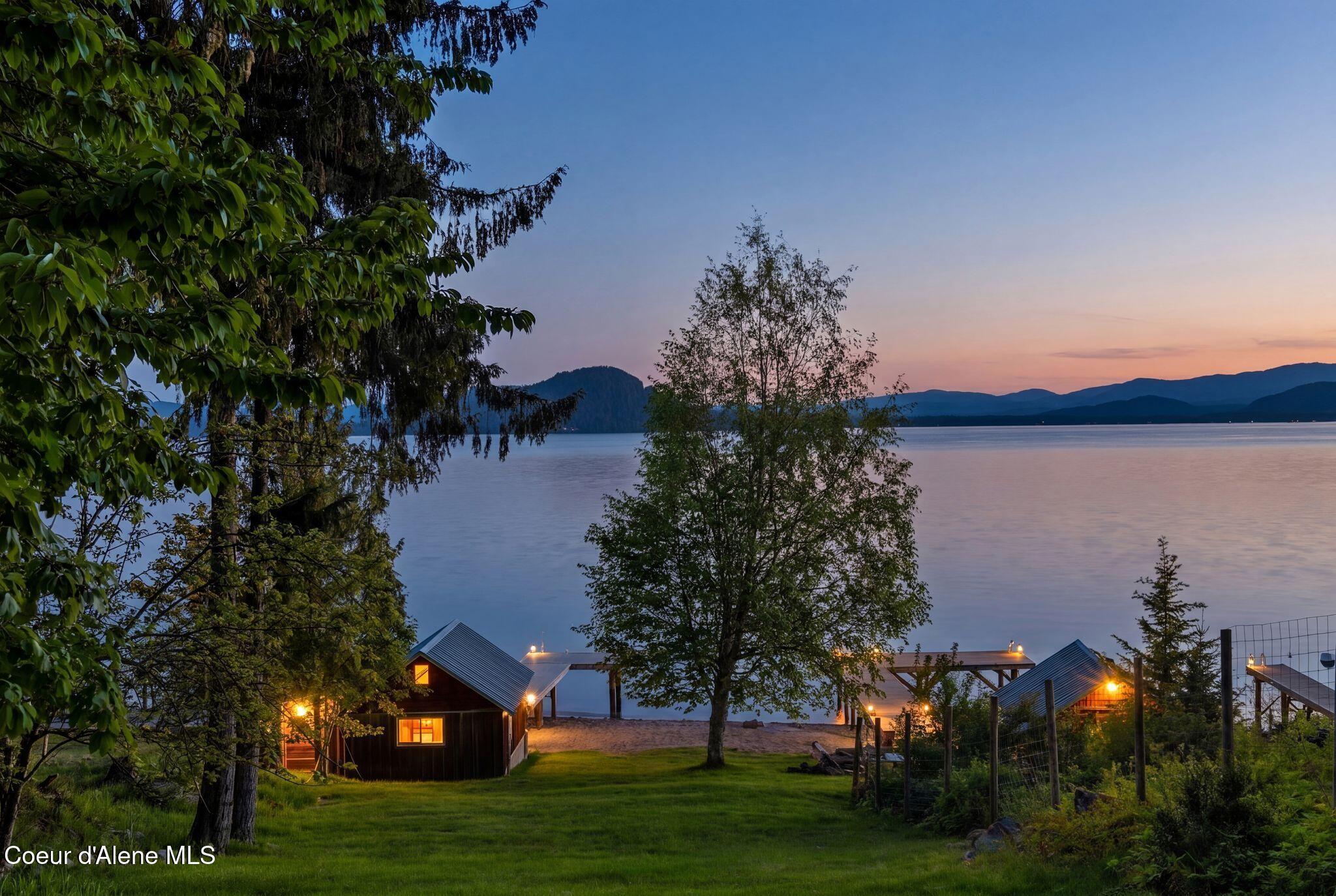 Image 1: Prime waterfront!