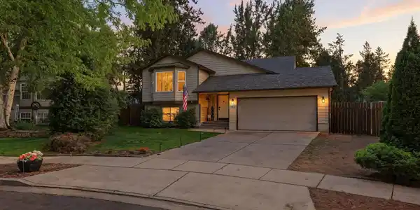 102 S RIVERWOOD CT