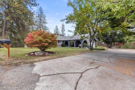 3102 N Buckskin Rd