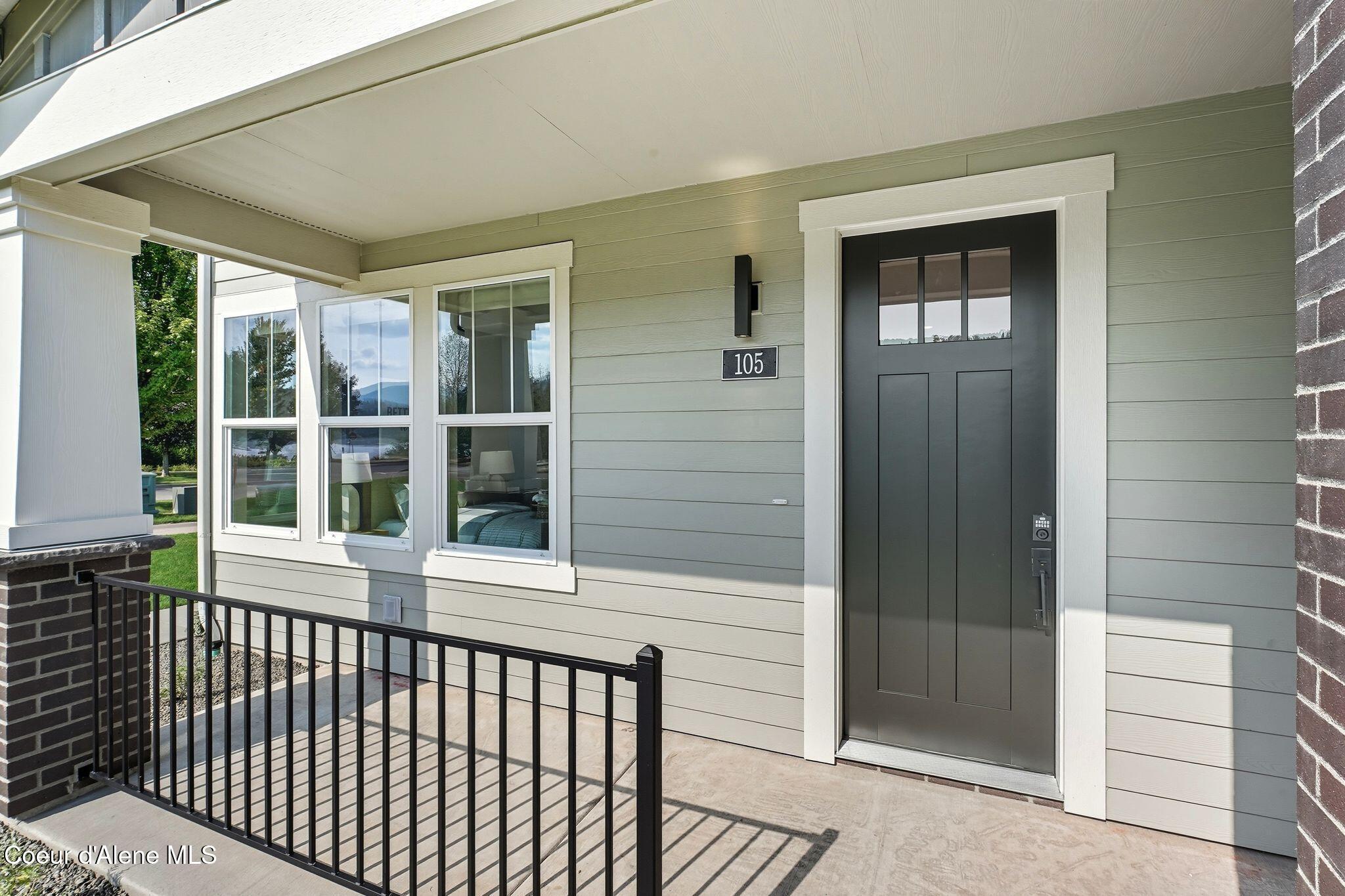 Image 3: Covered Front Porch