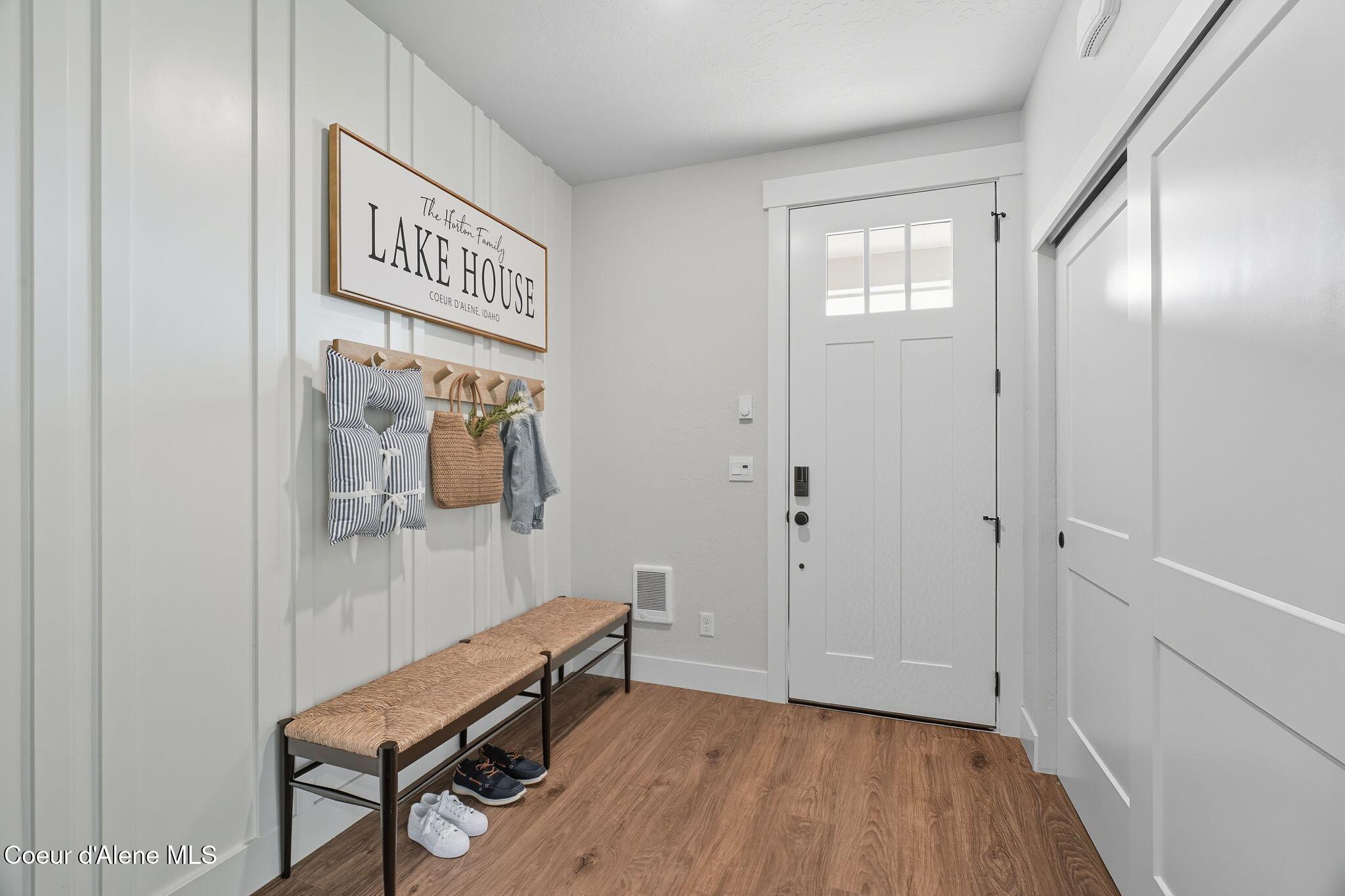 Image 4: 1st Floor Foyer