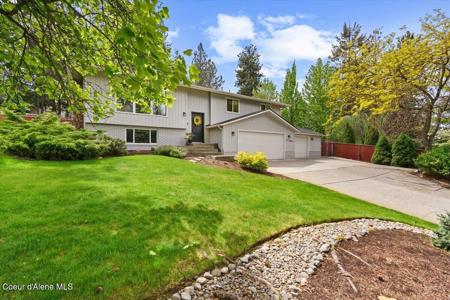 2388 E Lookout DR