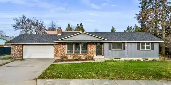 1611 E PLAZA DR