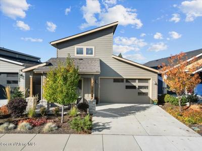 3299 N Rosalia RD