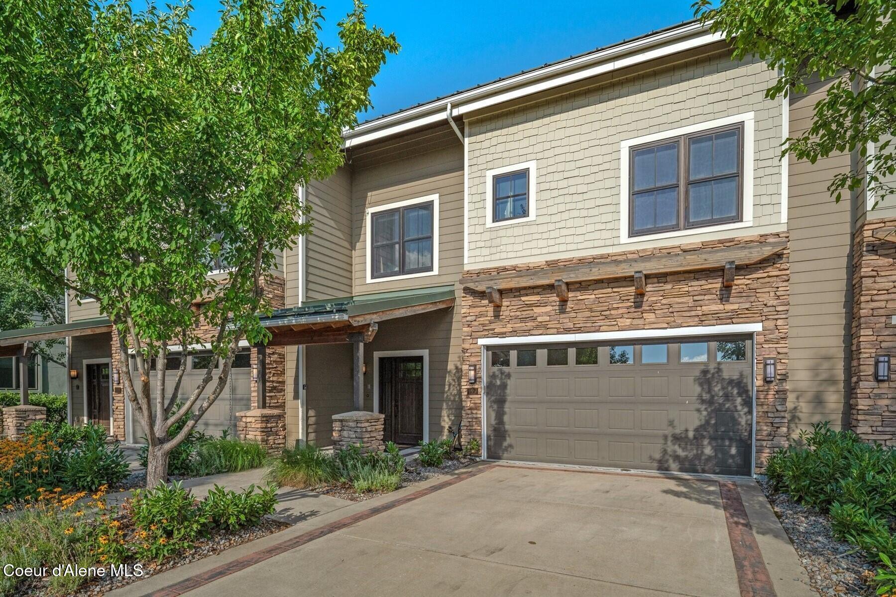 Image 3: Waterfront Home at The Seasons