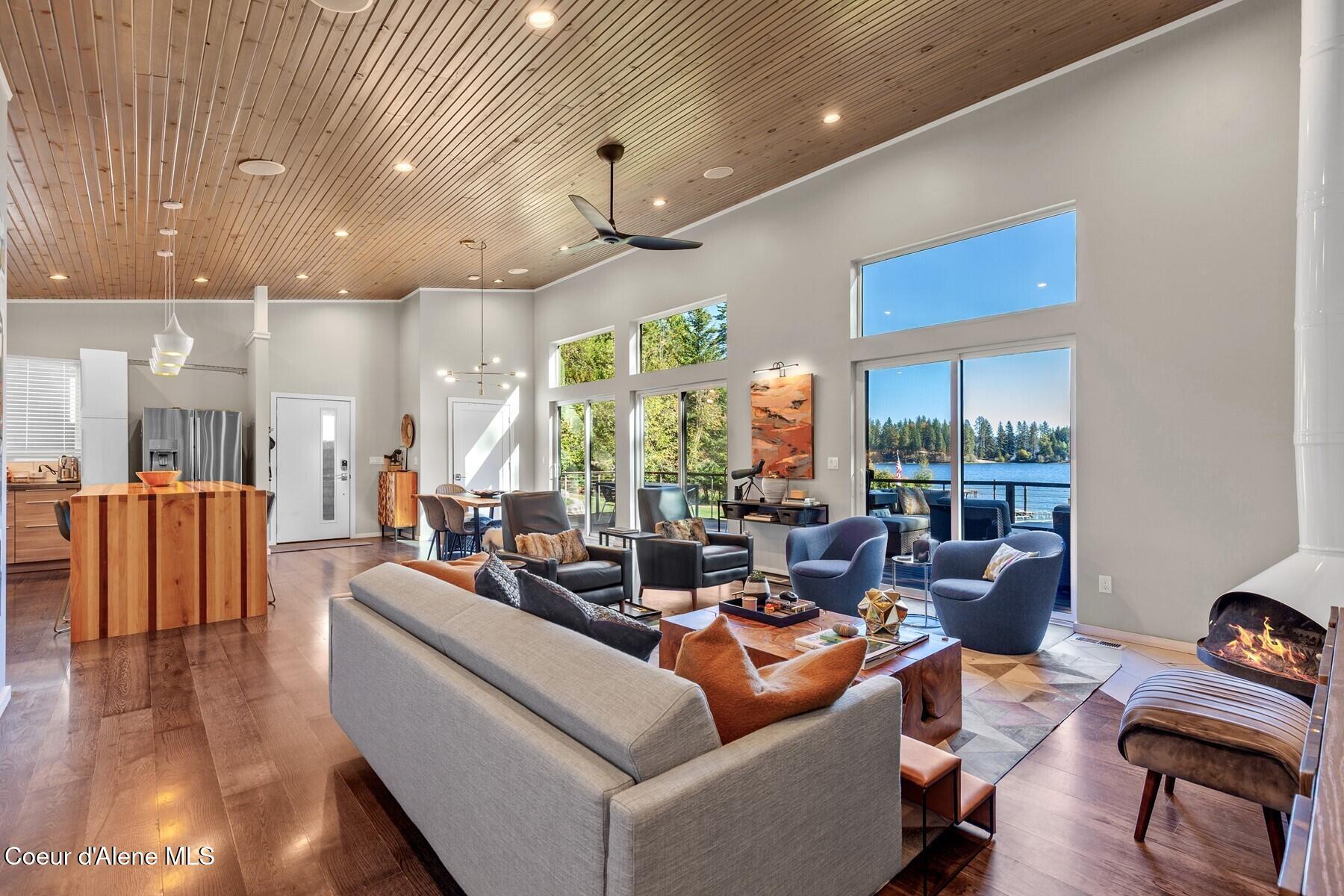 Image 4: Open Plan Vaulted ceilings