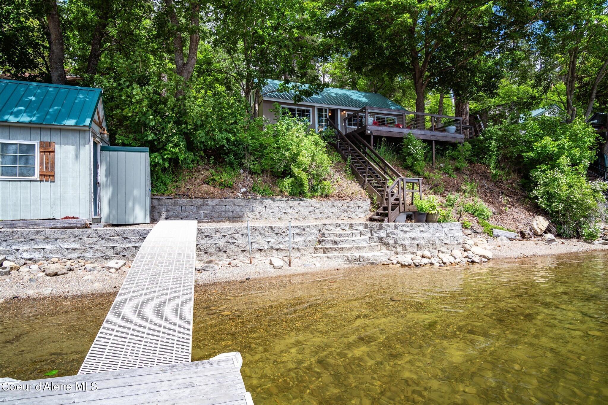 Image 4: 75 ft waterfront