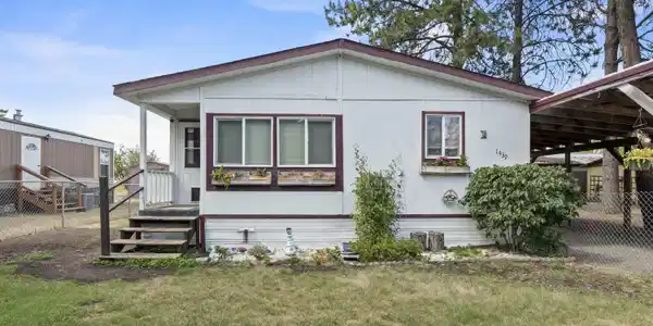 1439 W CABOOSE CT