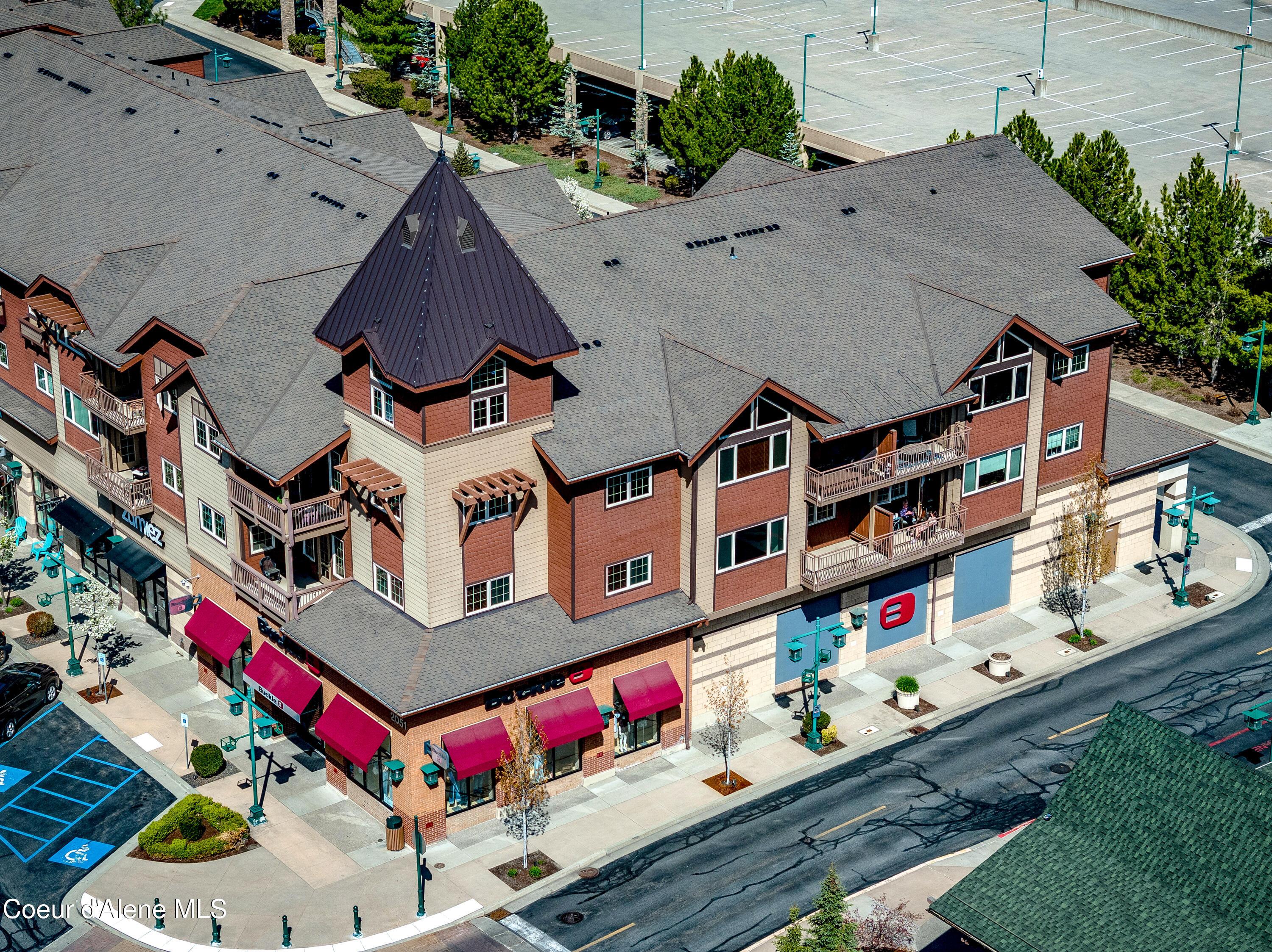 Image 2: Front of Condo