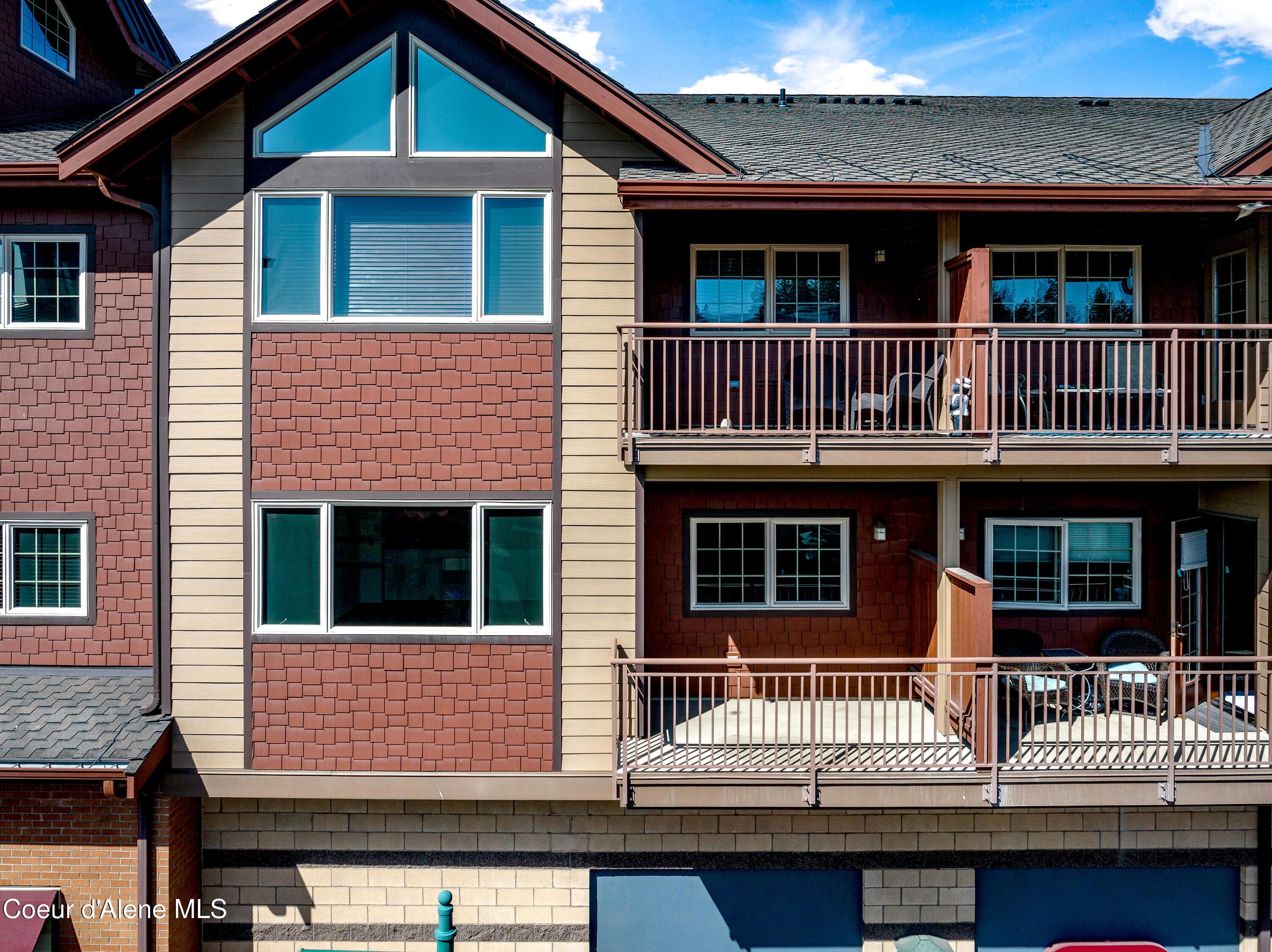 Image 3: Front of Condo