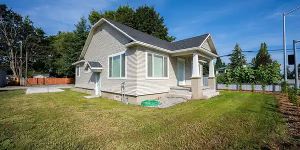 1517 N LINCOLN WAY