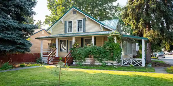 610 W Emma Ave