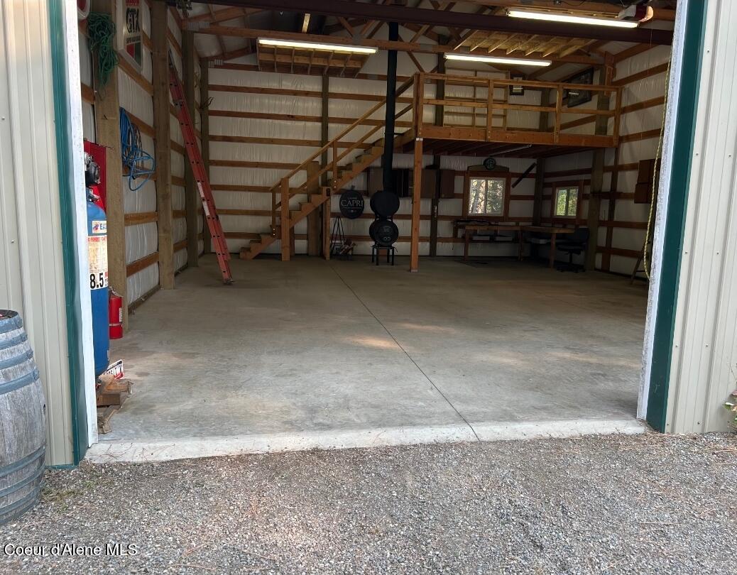 Image 4: Manual Garage door