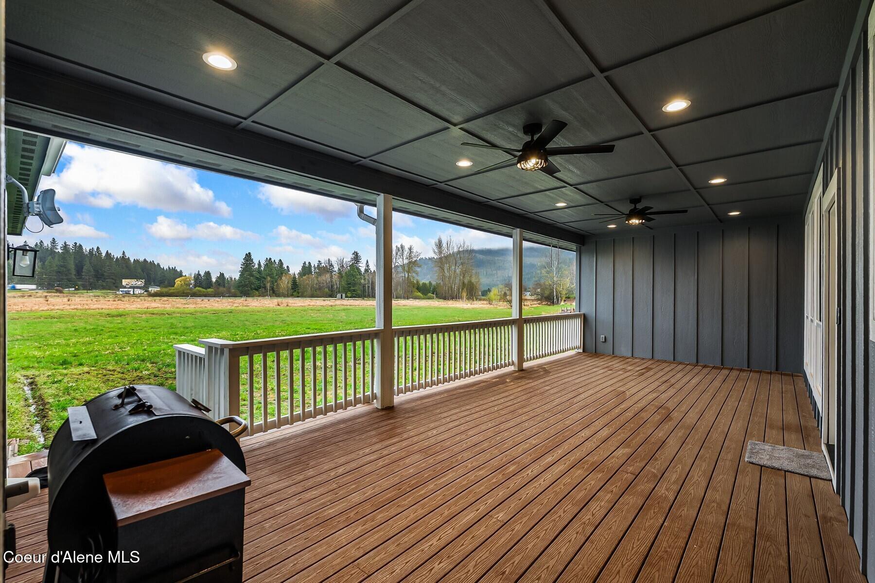 Image 4: Covered Back Porch