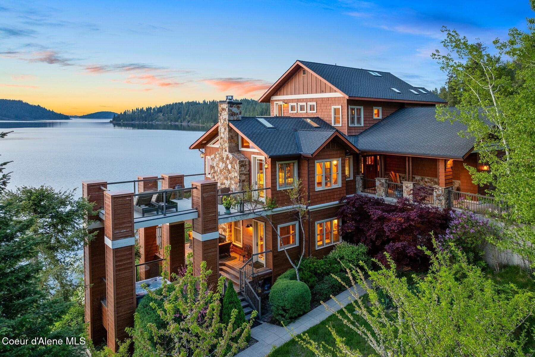 Image 2: Captivating Setting on the Lake