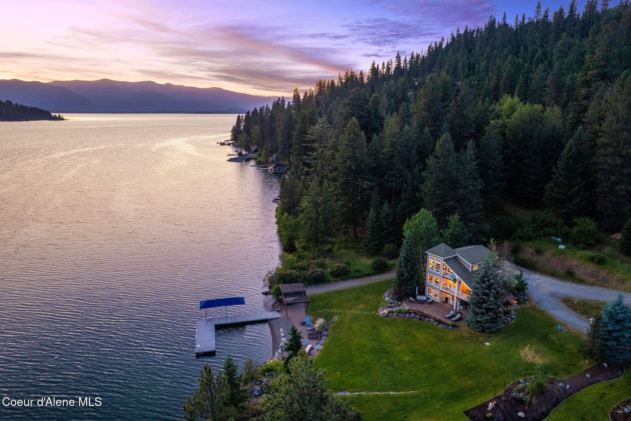 Image 2: Lakefront Retreat