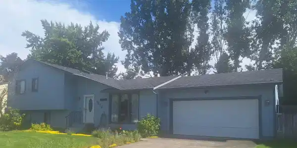 1612 E Plaza DR