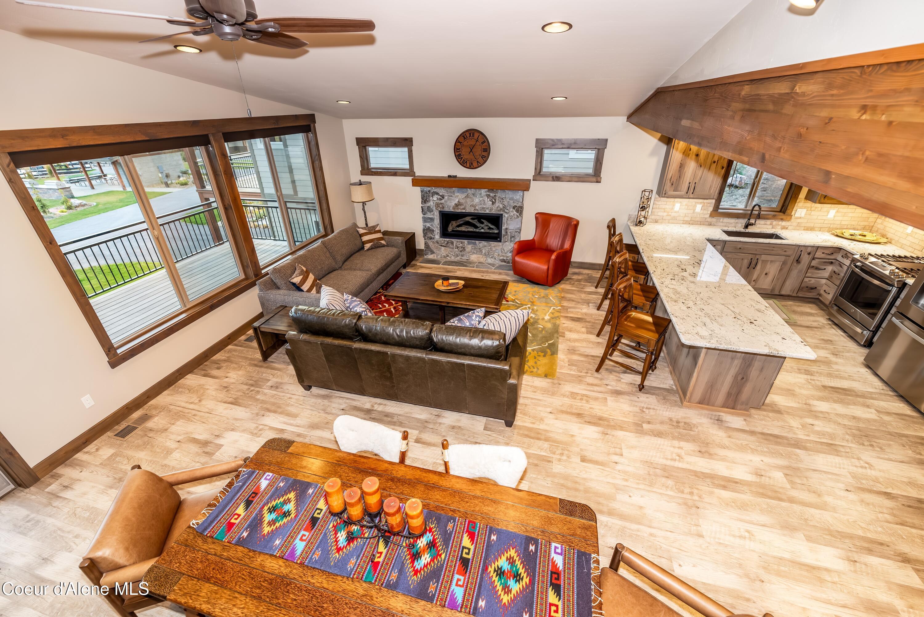 Image 3: Living Room