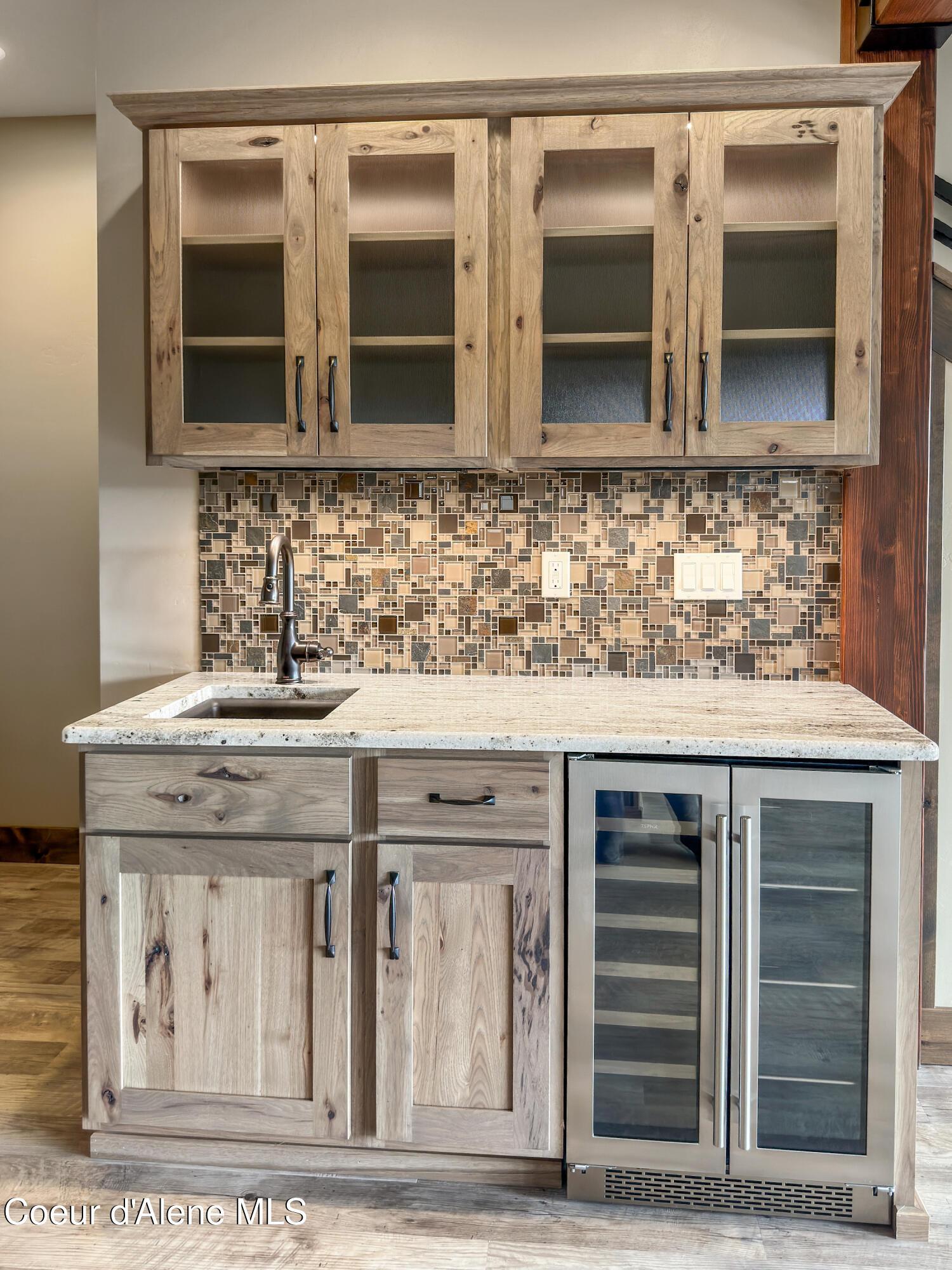 Image 3: Beverage station