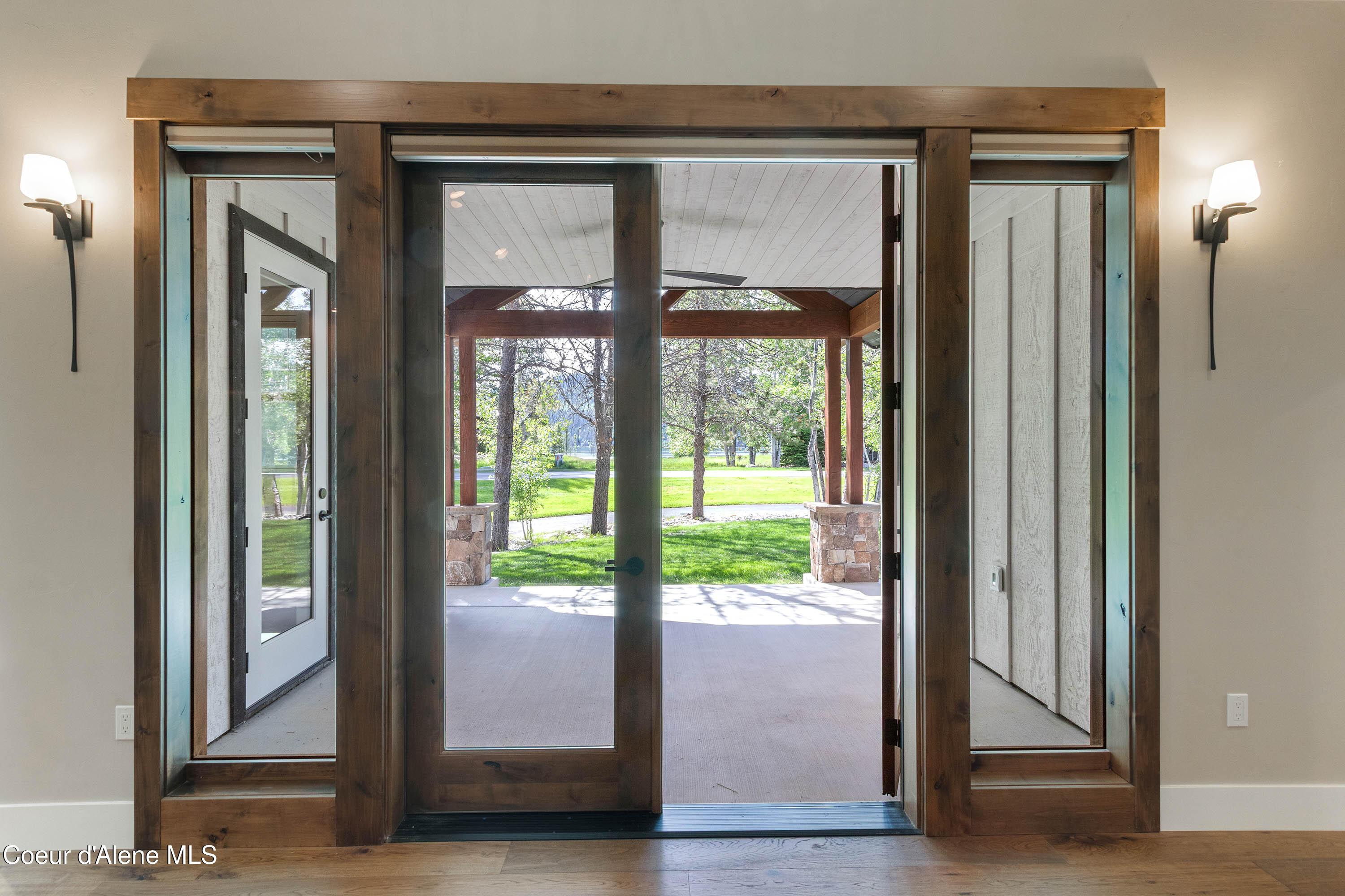 Image 4: Living to Outside Cover Deck