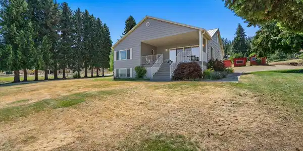 Image 4: 43-Back of home