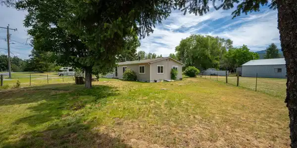 Image 2: Yard