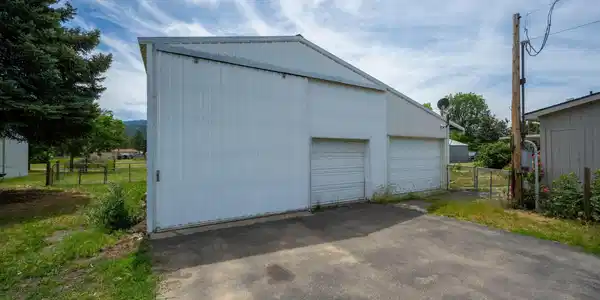 Image 4: shop