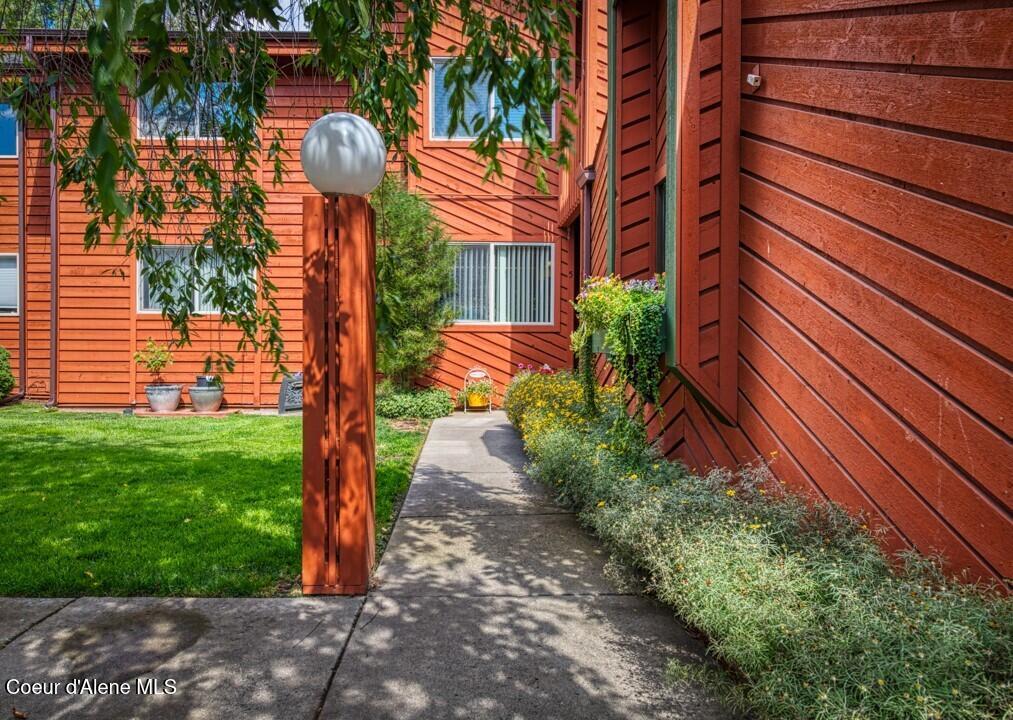 Image 4: Manicured Pathways