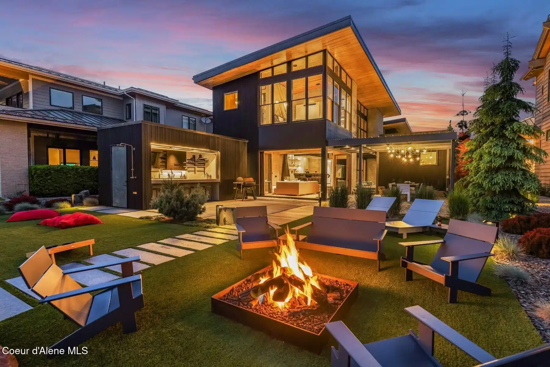 Image 1: Exceptional Indoor/outdoor living
