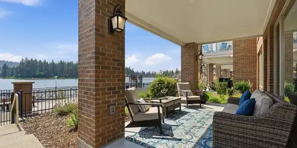 415 W Waterside DR