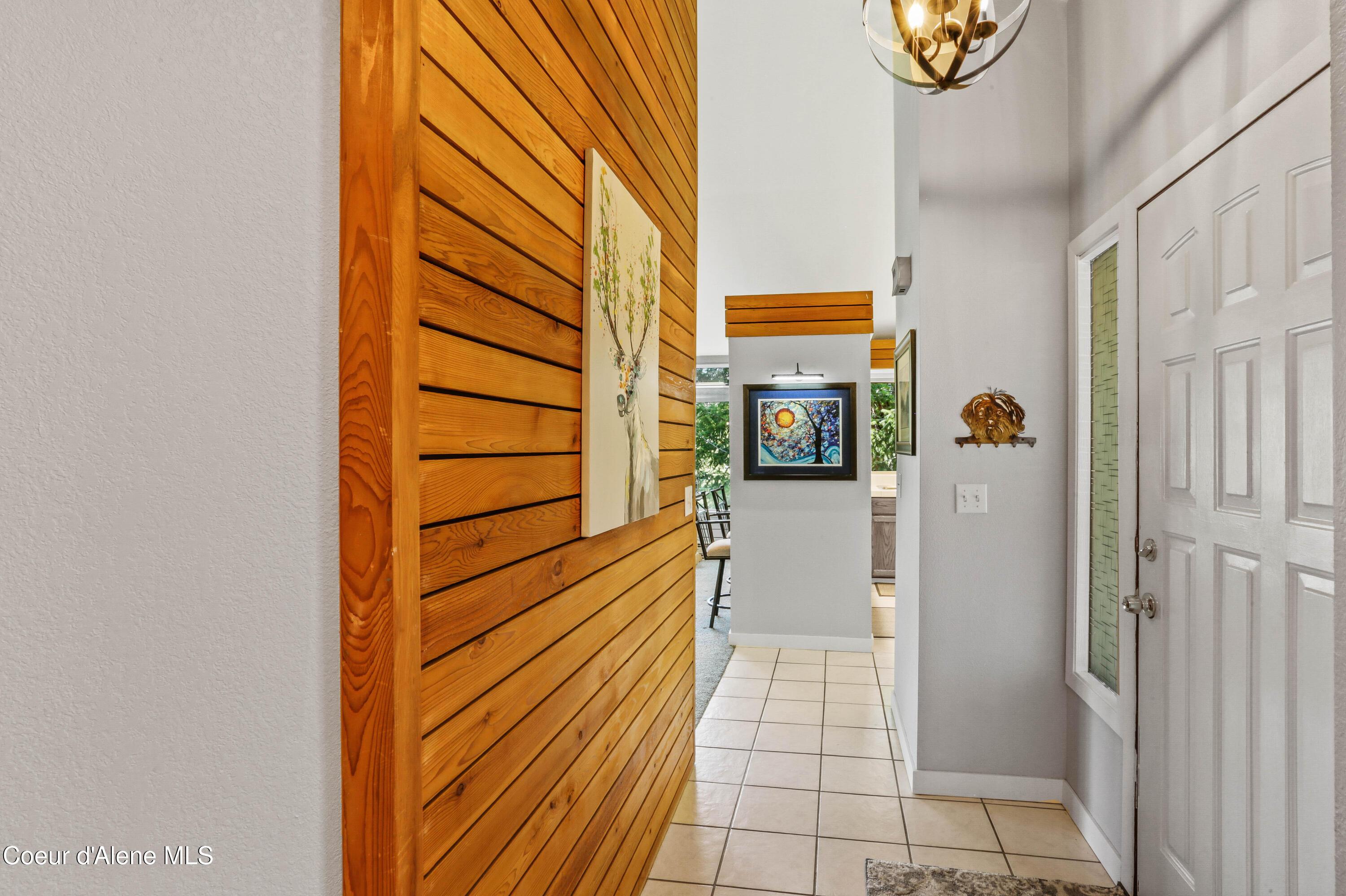 Image 4: Foyer