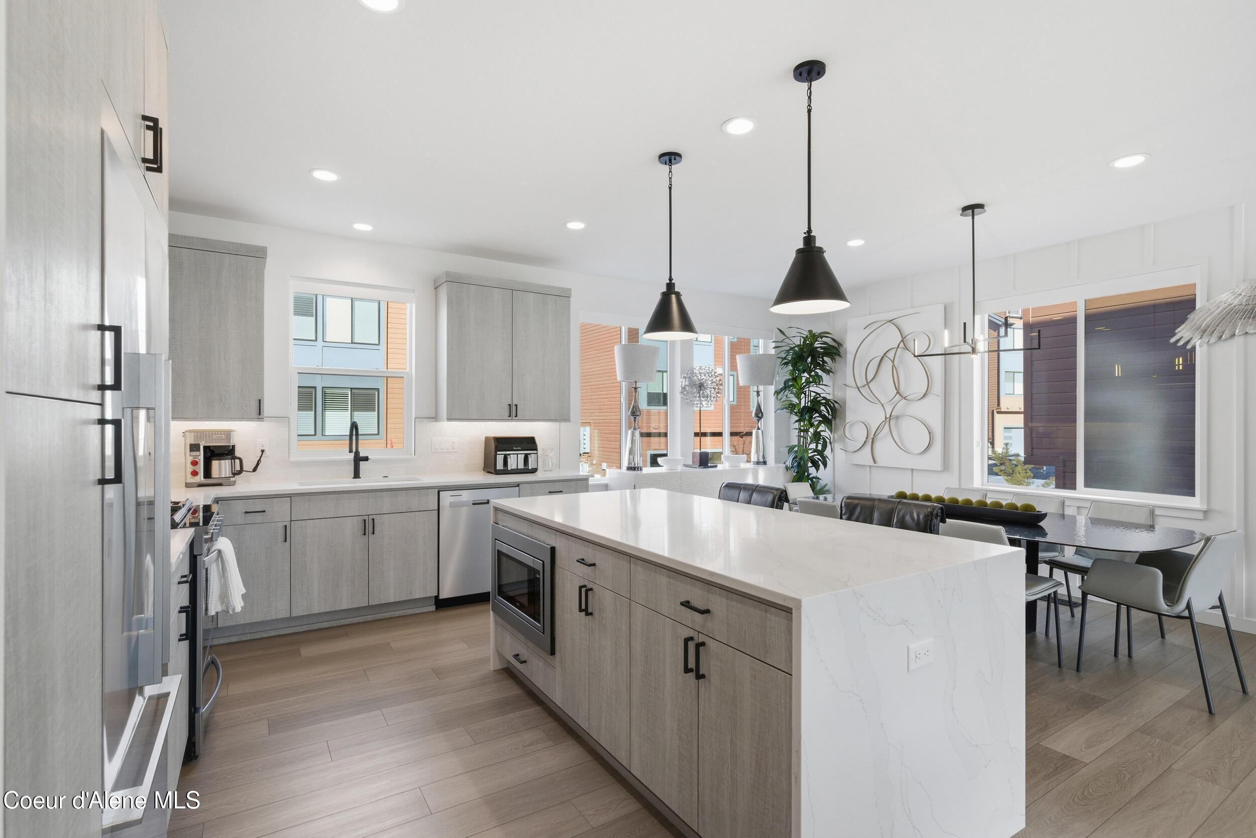 Image 4: Open Concept Kitchen