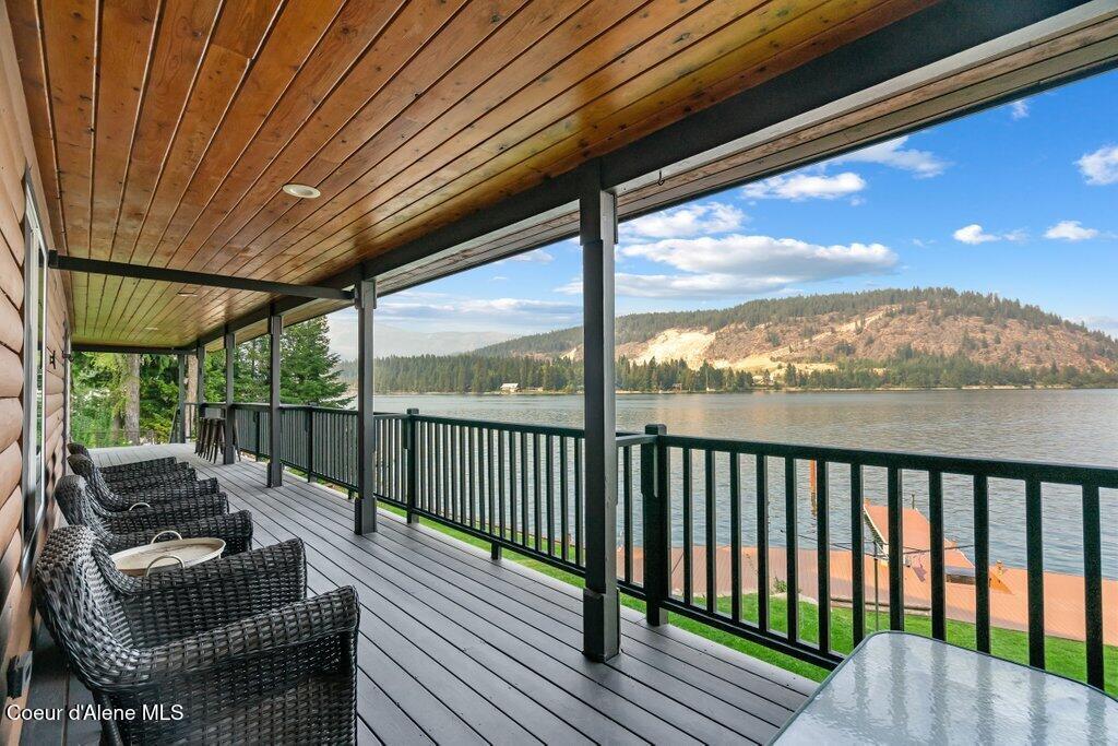 Image 4: Covered Deck