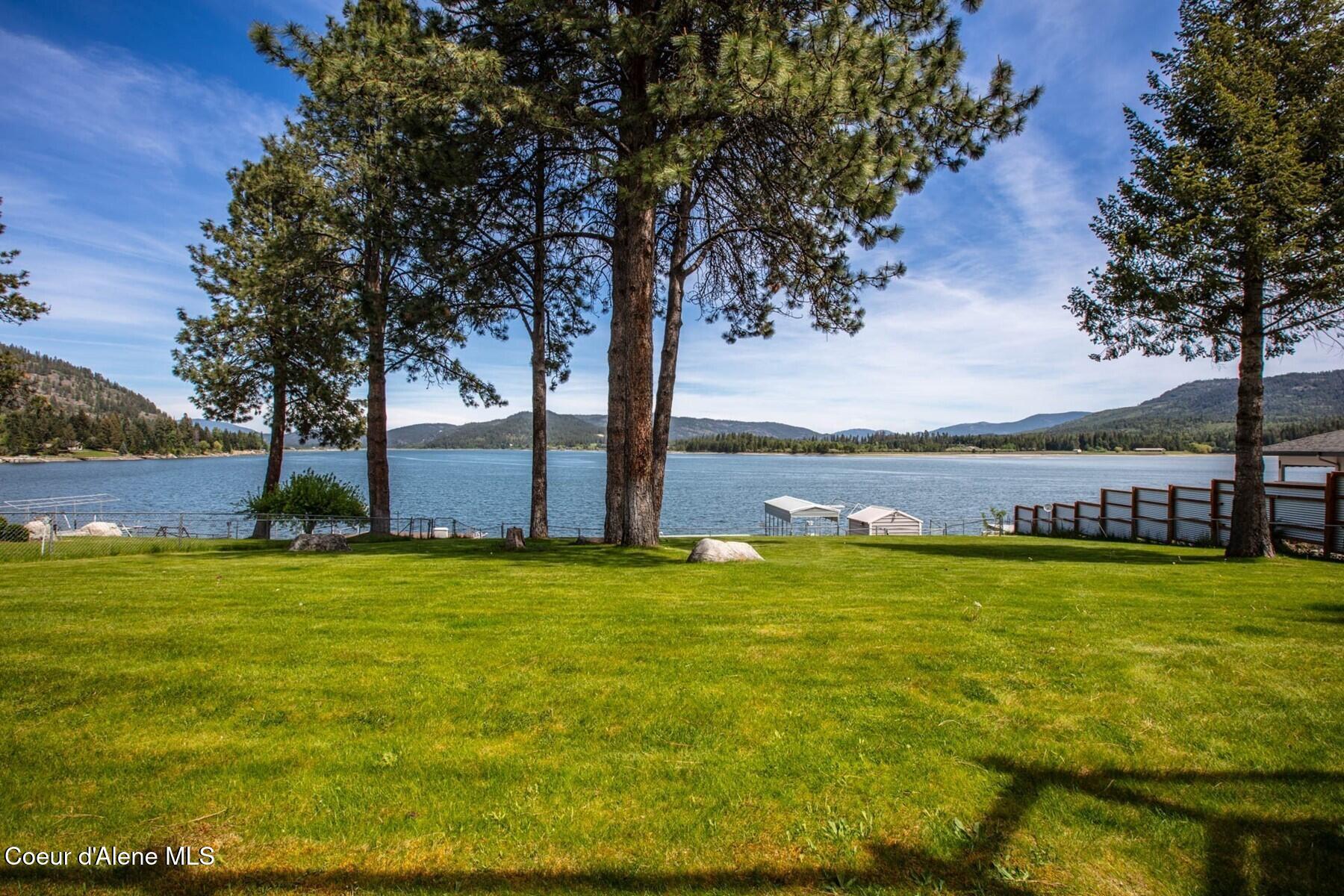 Image 3: Waterfront Living