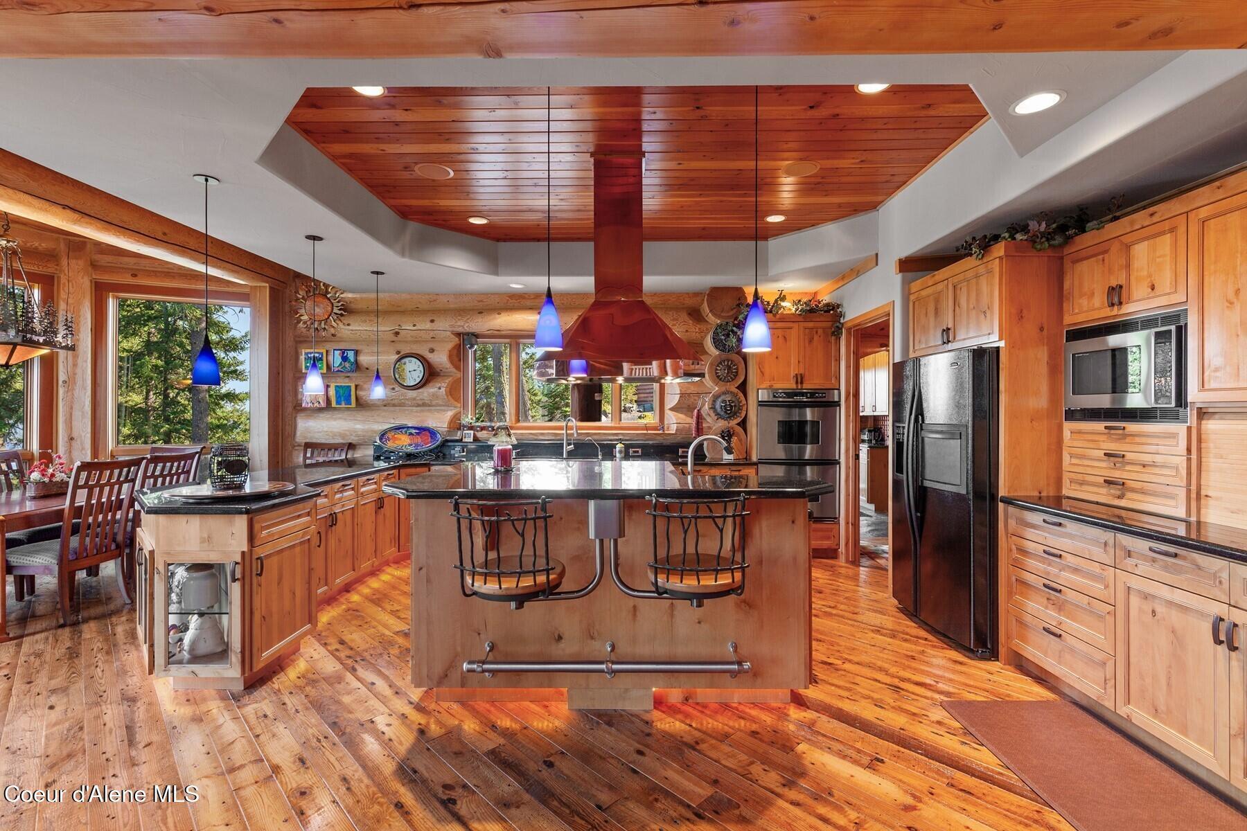 Image 3: Magnificent Kitchen Woodwork