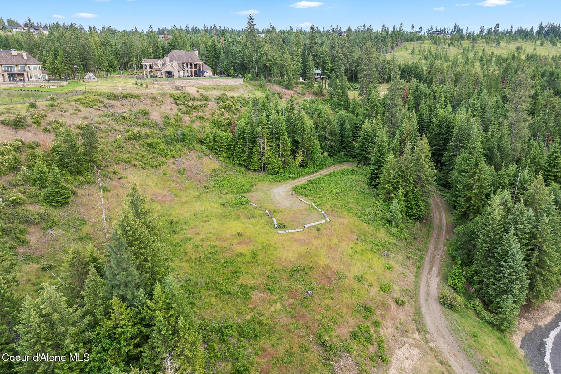 Image 4: Driveway to the top