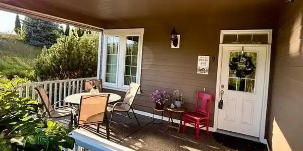 Image 3: PRIVATE PATIO