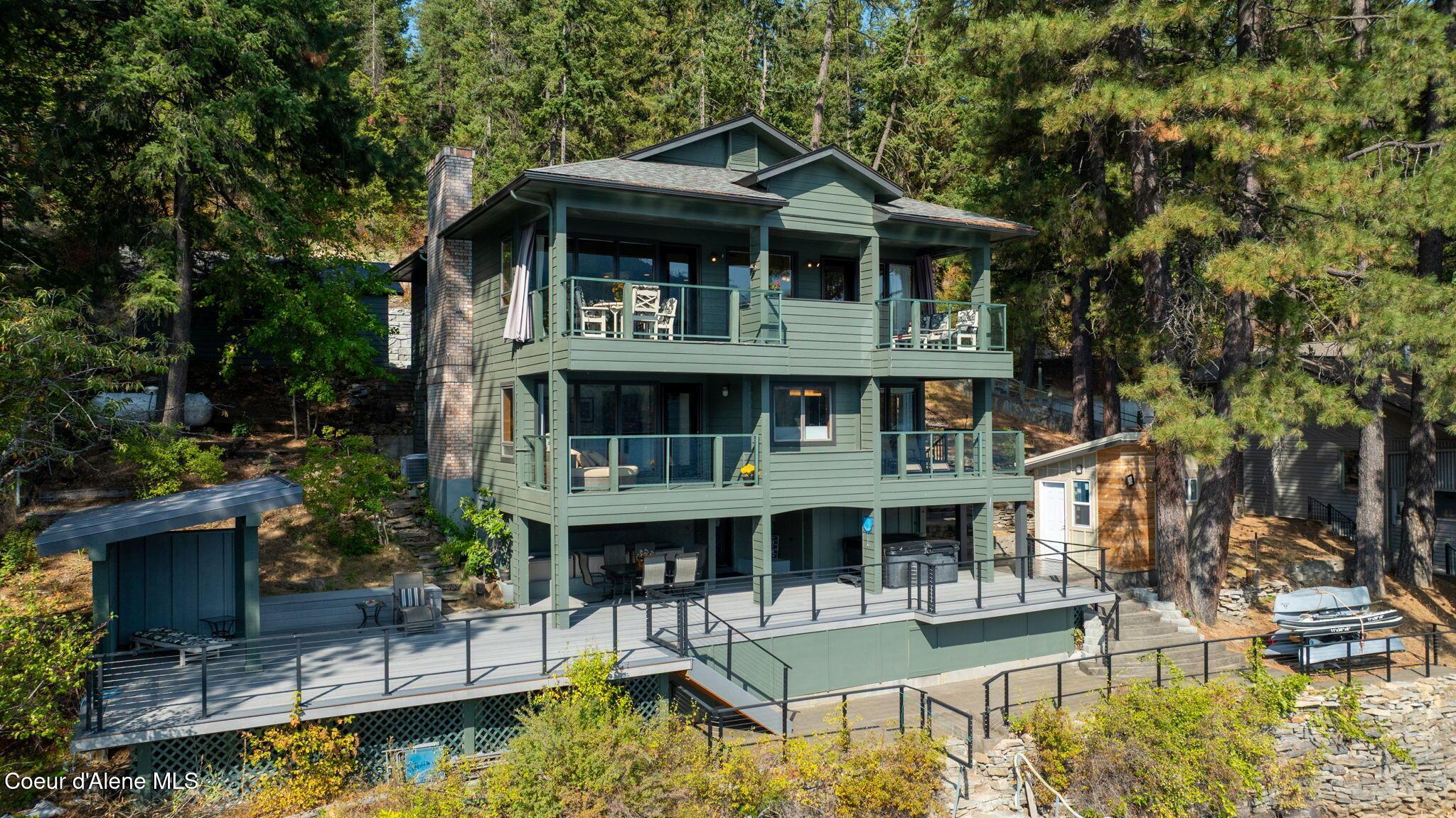 Image 2: Lots of sitting areas