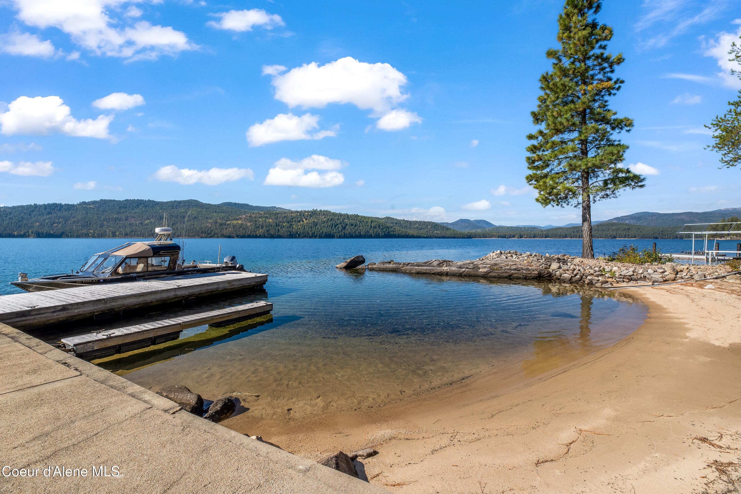 Image 4: Concrete dock