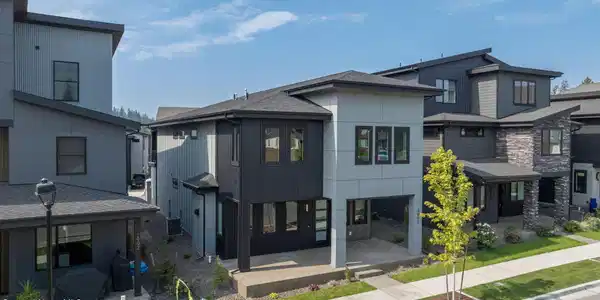 3002 W LUMBER LANE