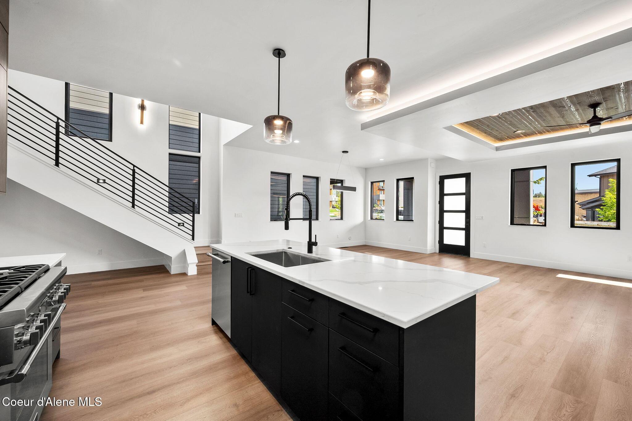 Image 4: Kitchen Island