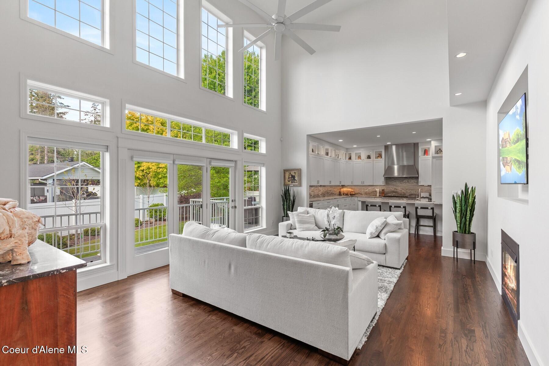 Image 3: Great Room Open to Kitchen