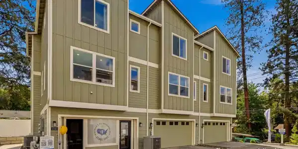 1117 W Pinewood Loop