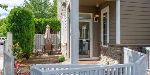 Image 2: Entry