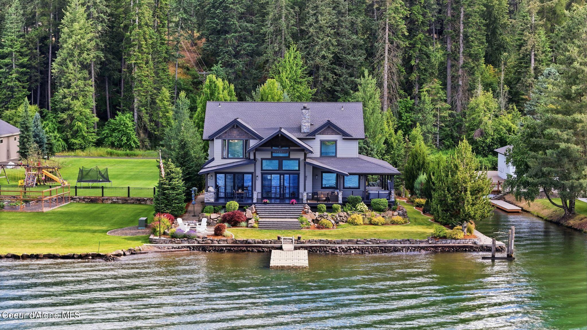 Image 2: Luxury Waterfront Estate Coeur d'Alene