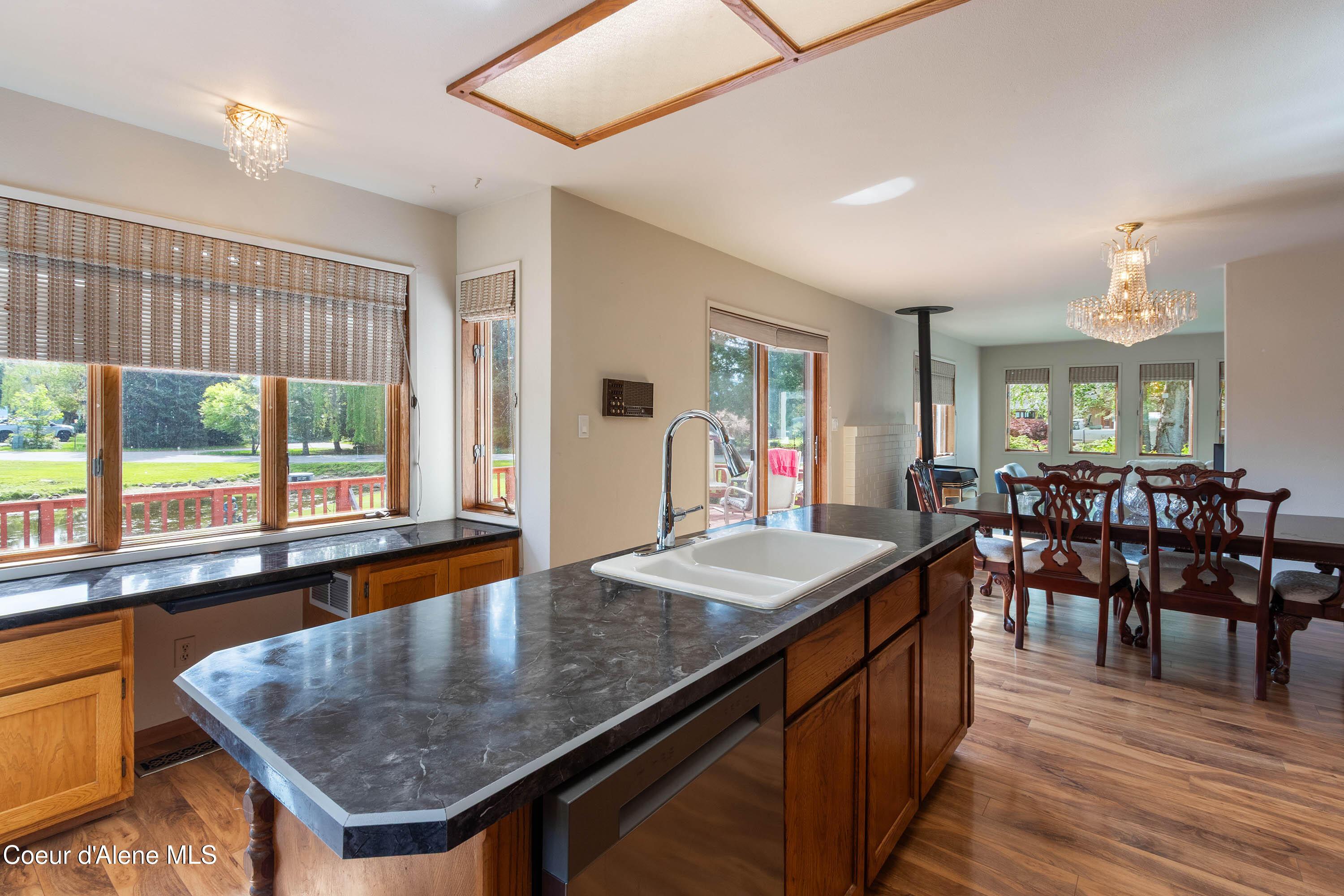 Image 4: Kitchen Island to Dining