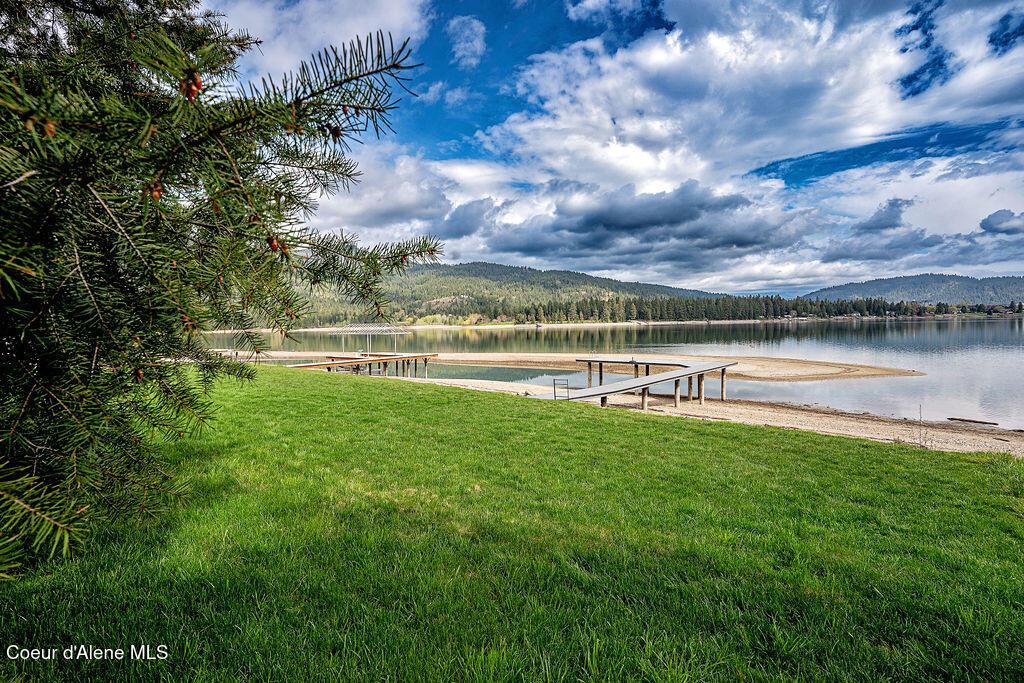 Image 3: Riverfront lot with waterview