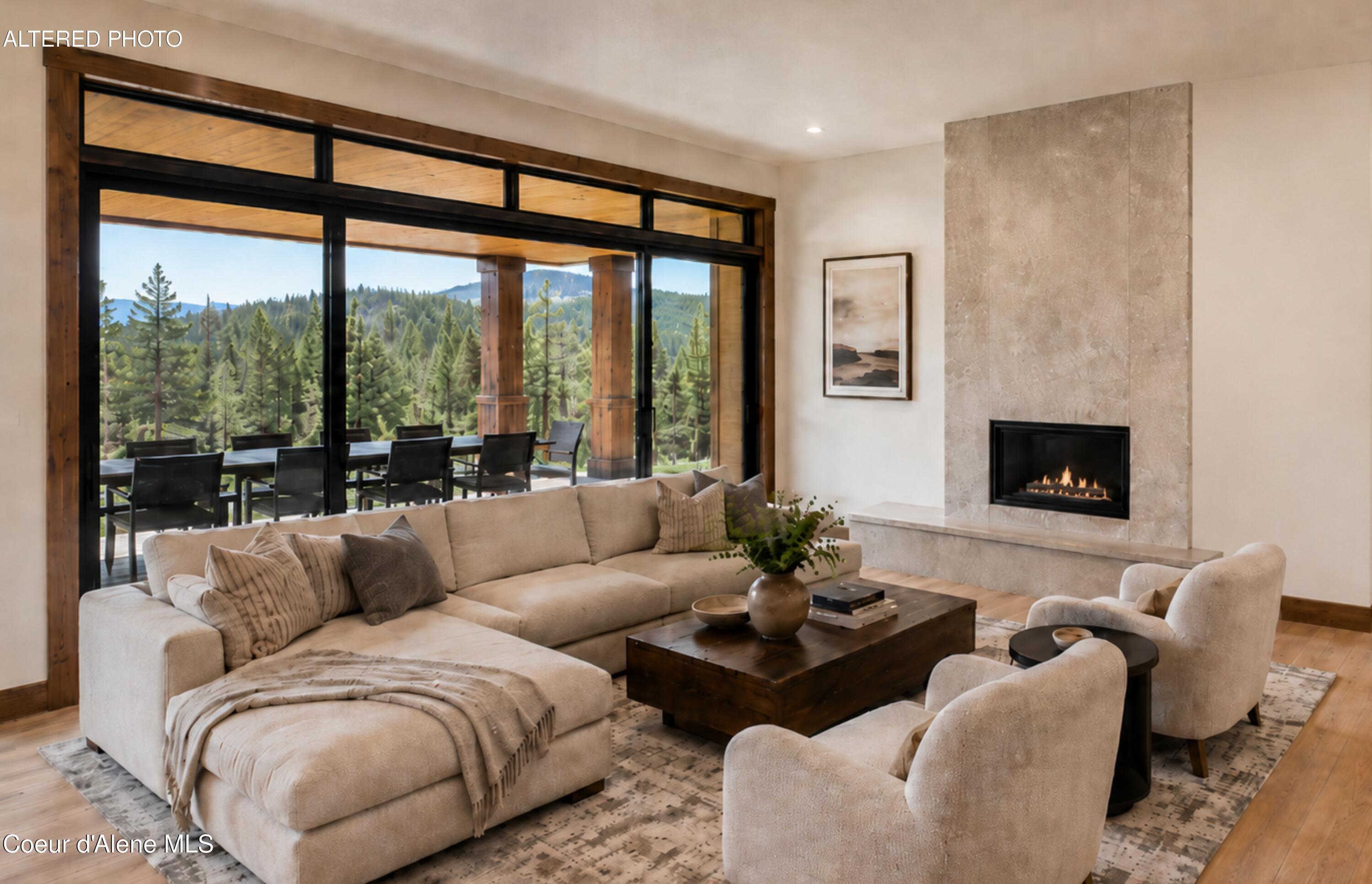 Image 4: Living Room