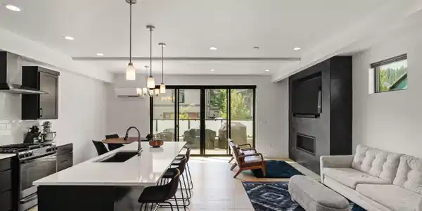 Image 4: GREAT ENTERTAINING SPACE